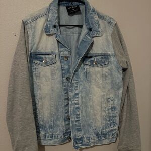 WT02 MENS LIGHT WASH DENIM JEAN JACKET WITH SWEATSHIRT MATERIAL SLEEVES MEDIUM